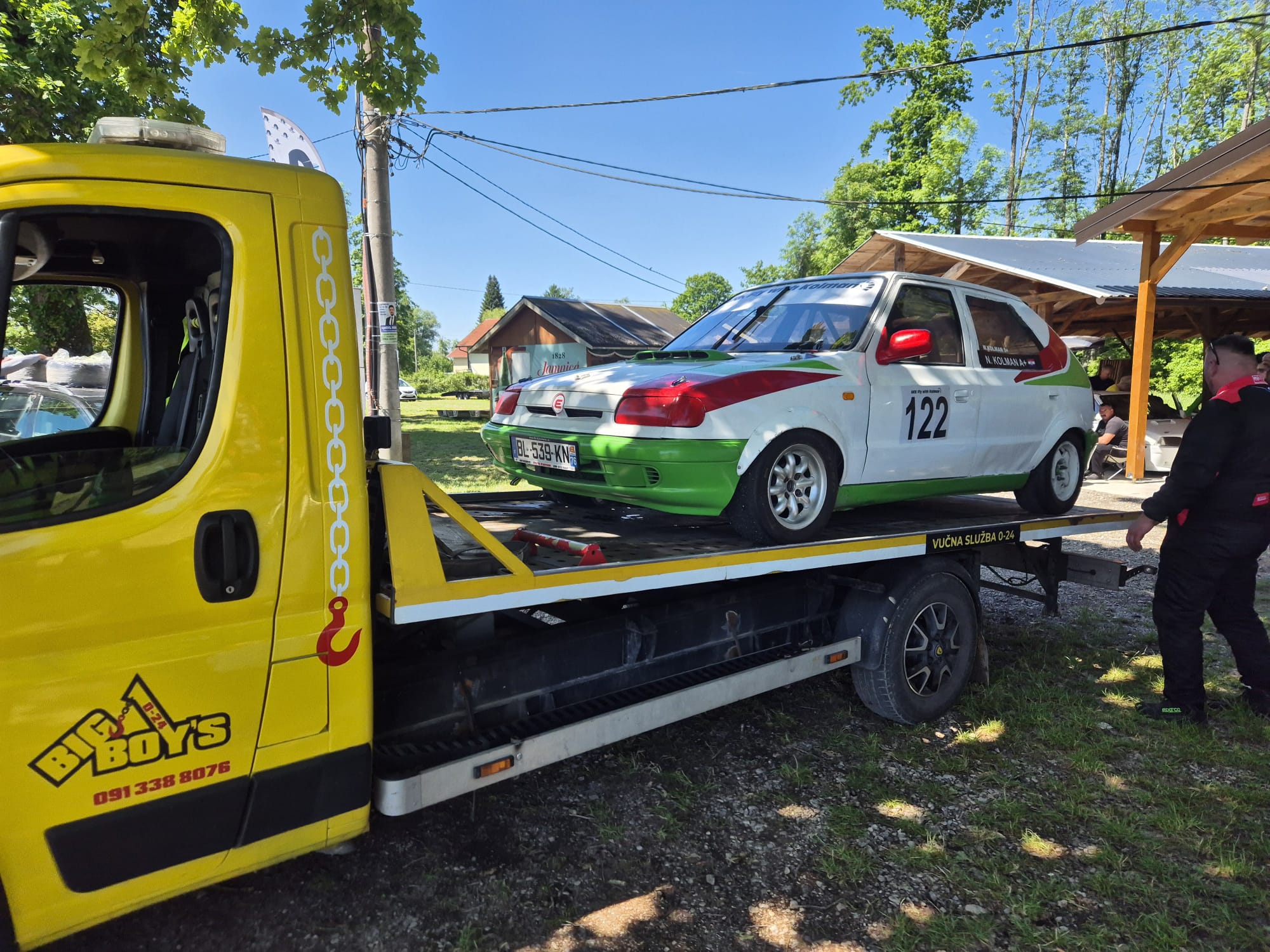 Big Boy's vučna služba - žuti Iveco prevozi rally Fabiju