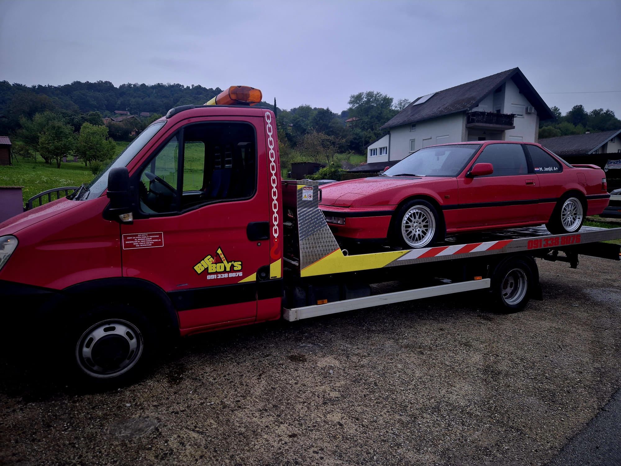 Big Boy's vučna služba - Iveco Daily prevozi crvenu Hondu Prelude